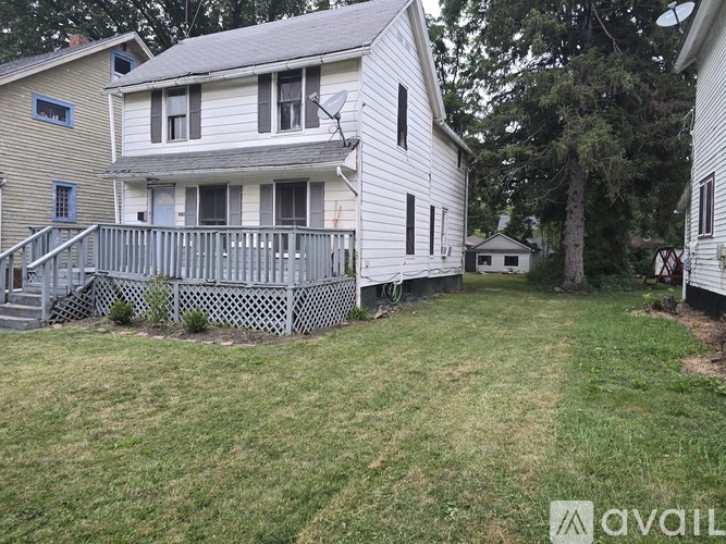 329 11th Street 3 Beds Single Family Home for Rent - Photo gallery 2