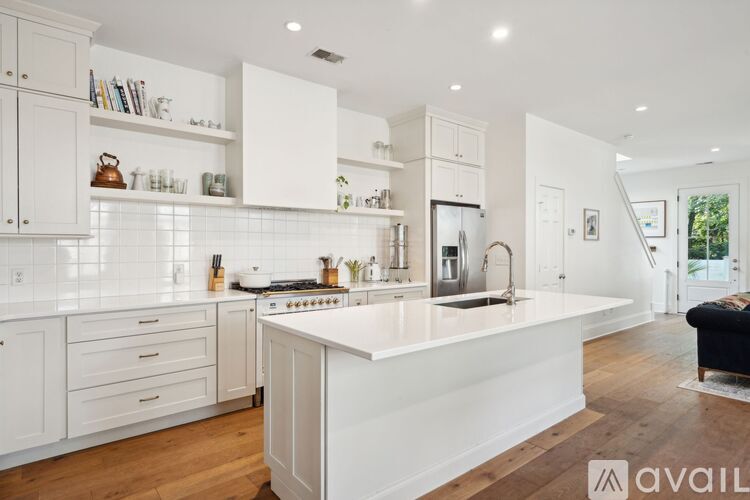824 Toler Drive 4 Beds Single Family Home for Rent - Photo gallery 3