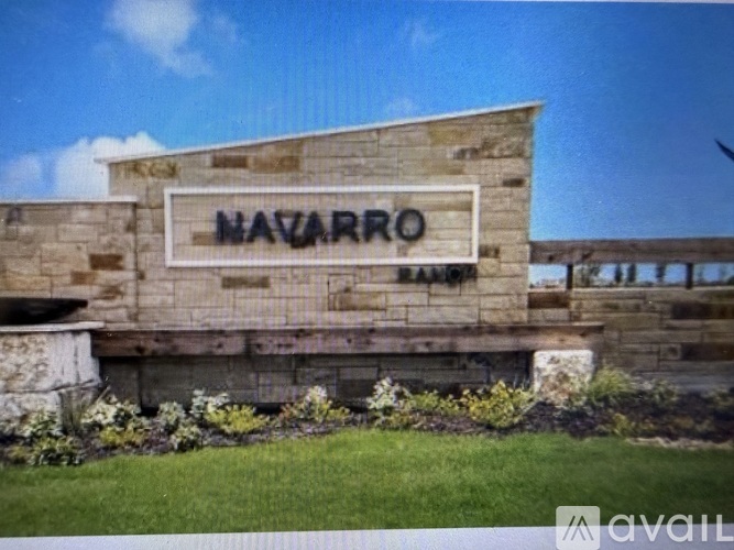 The image shows a building with the name "NAVARRO" on it.