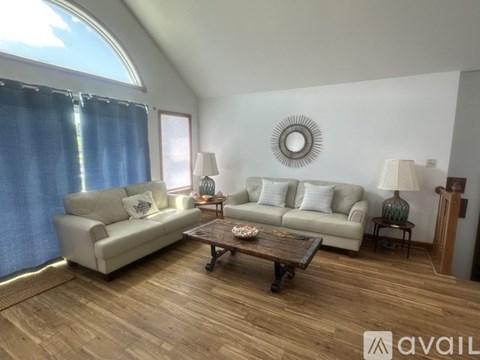 28 Harborview Drive 3 Beds Apartment for Rent
