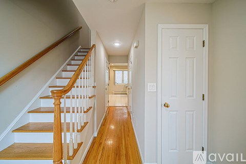 26B E Washington Pl 3 Beds Apartment for Rent