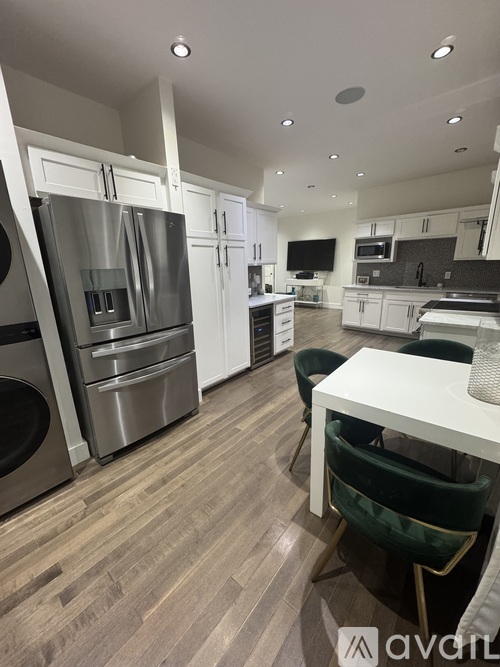 253 35th Avenue North 2 Beds Single Family Home for Rent - Photo gallery 4