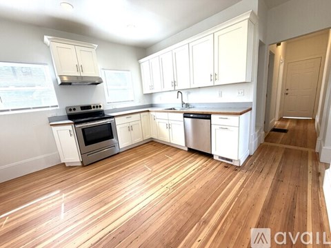 Source URL: https://prod-avail.s3.amazonaws.com/public_images/43132056/listing/Kitchen_1.jpg