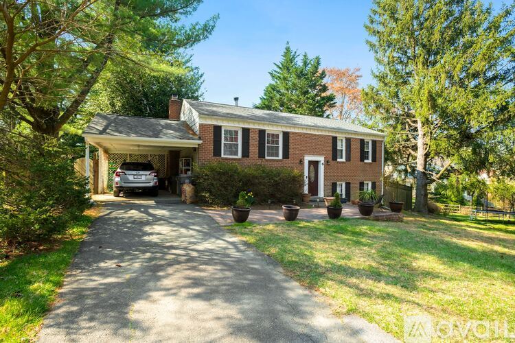 6 Grovepoint Ct 4 Beds Single Family Home for Rent - Photo gallery 1