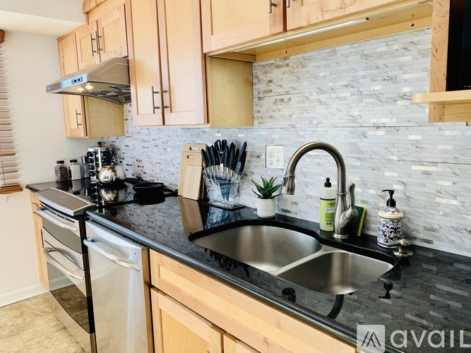 6 Grovepoint Ct 4 Beds Single Family Home for Rent - Photo gallery 4