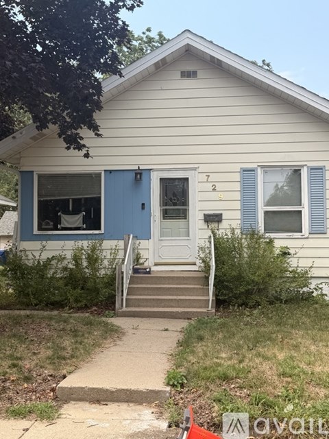 729 17Th Ave S 3 Beds Apartment for Rent