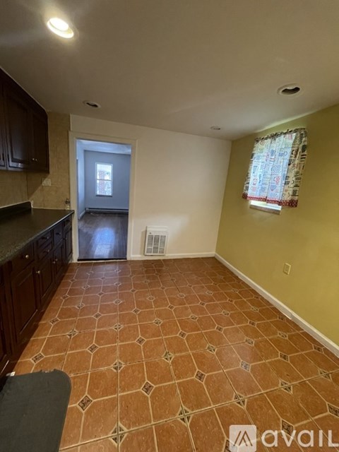 213 Riverside Drive 3 Beds Apartment for Rent