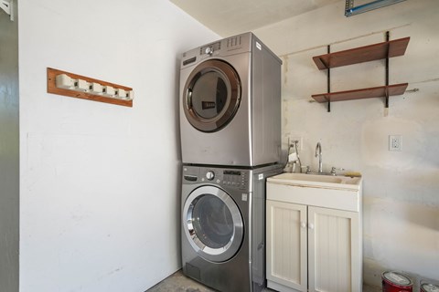 7850 Crest Ave. 3 Beds Apartment for Rent