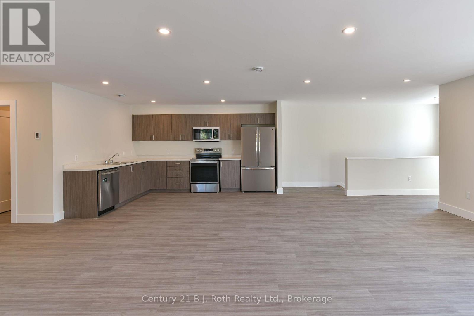 3 bedroom apartment - 2 (UPPER) - 165 BARRIE ROAD 2 (Upper), Orillia