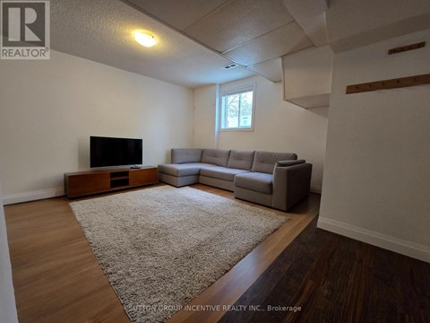 LOWER - 211 CLIFF ROAD 2 Beds Apartment for Rent