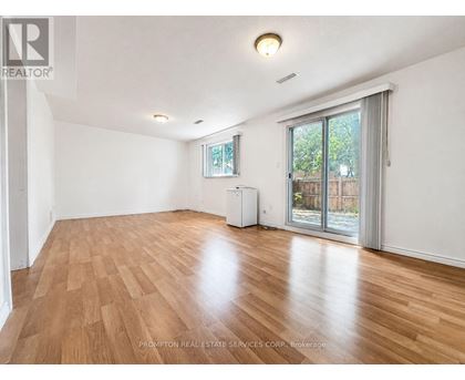 22 POPLAR CRESCENT 3 Beds Home, Townhouse for Rent - Photo gallery 1