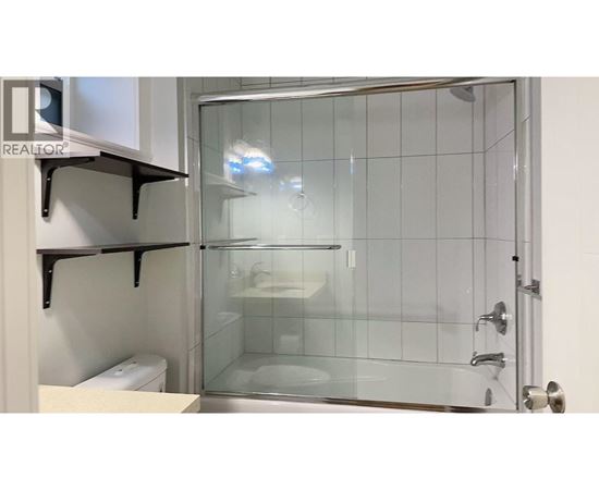 ensuite 5335 IRVING STREET STREET 1 House for Rent - Photo gallery 5