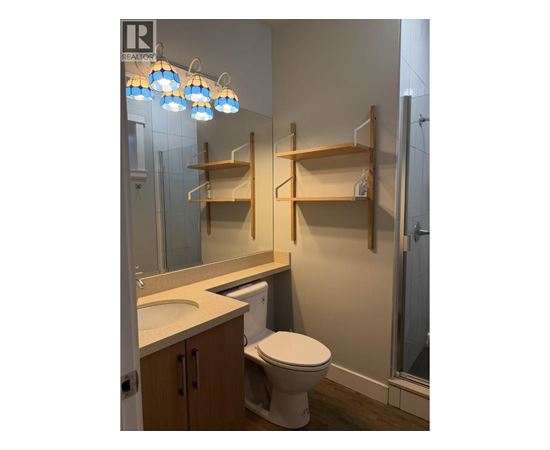 ensuite 5335 IRVING STREET STREET 1 House for Rent - Photo gallery 1