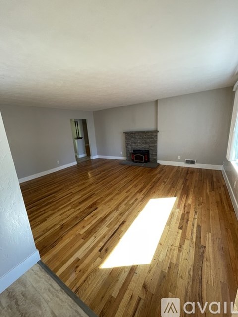 Source URL: https://prod-avail.s3.amazonaws.com/public_images/43115733/listing/IMG_3809.jpeg
