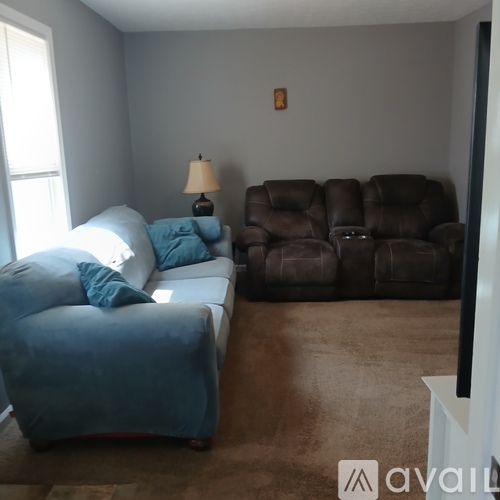 Source URL: https://prod-avail.s3.amazonaws.com/public_images/43119223/listing/LivR_1.jpg