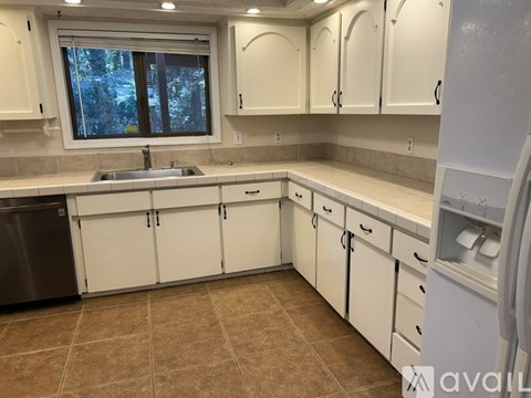 Source URL: https://prod-avail.s3.amazonaws.com/public_images/43097104/listing/IMG_7356.JPEG