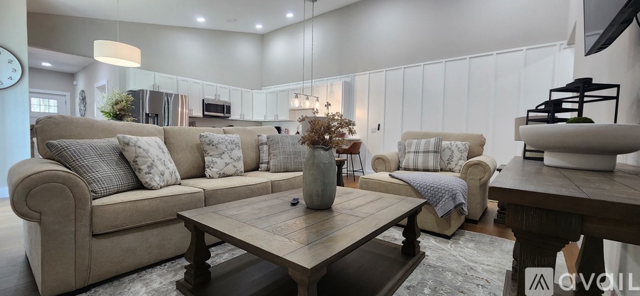 6414 W Flanders Ln 3 Beds Single Family Home for Rent - Photo gallery 1