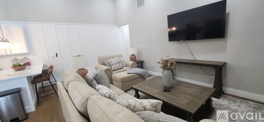 6414 W Flanders Ln 3 Beds Single Family Home for Rent - Photo gallery 3