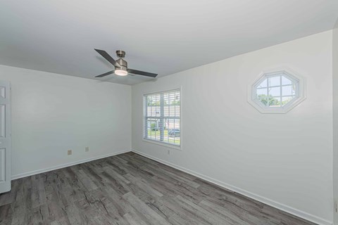 106 CHINKAPIN 4 Beds Apartment for Rent