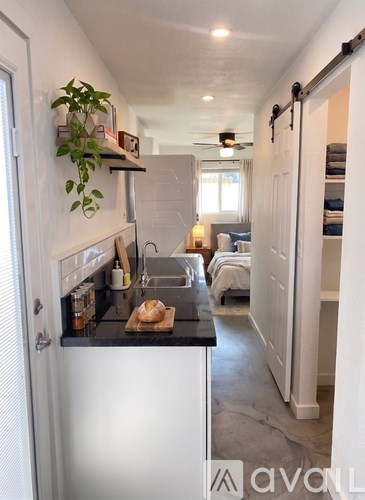 Source URL: https://prod-avail.s3.amazonaws.com/public_images/43126485/listing/Kitchen_1.jpg