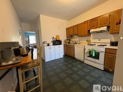 Source URL: https://prod-avail.s3.amazonaws.com/public_images/43125016/listing/internal_unit_photo_87843873_1.jpg