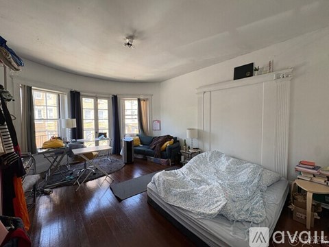 Source URL: https://prod-avail.s3.amazonaws.com/public_images/43125023/listing/internal_unit_photo_87843880_8.jpg