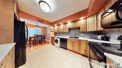 Source URL: https://prod-avail.s3.amazonaws.com/public_images/43116140/listing/125W_Kitchen.jpg