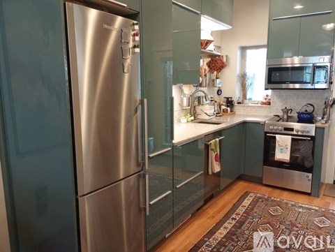Source URL: https://prod-avail.s3.amazonaws.com/public_images/38476631/listing/Kitchen_2.jpg