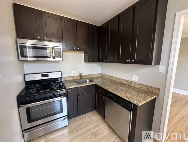 2341 W Rosemont Ave 1 Apartment for Rent - Photo gallery 5
