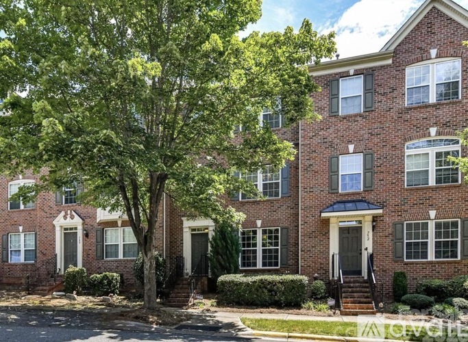 756 Naramore Street 4 Beds Townhouse for Rent - Photo gallery 1