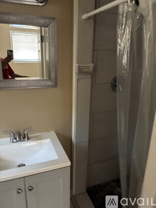 1512 West 12th Street 3 Beds Single Family Home for Rent - Photo gallery 5