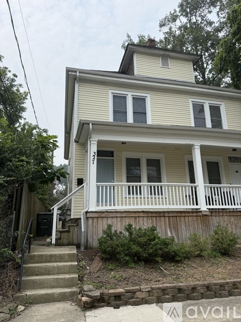 325 Clinton St 3 Beds Apartment for Rent