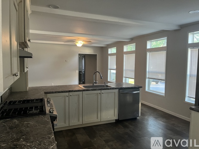 3951 South Mentor Avenue 3 Beds Apartment for Rent - Photo gallery 1