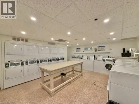 15 NICKLAUS Drive Unit# 910 2 Beds Apartment for Rent