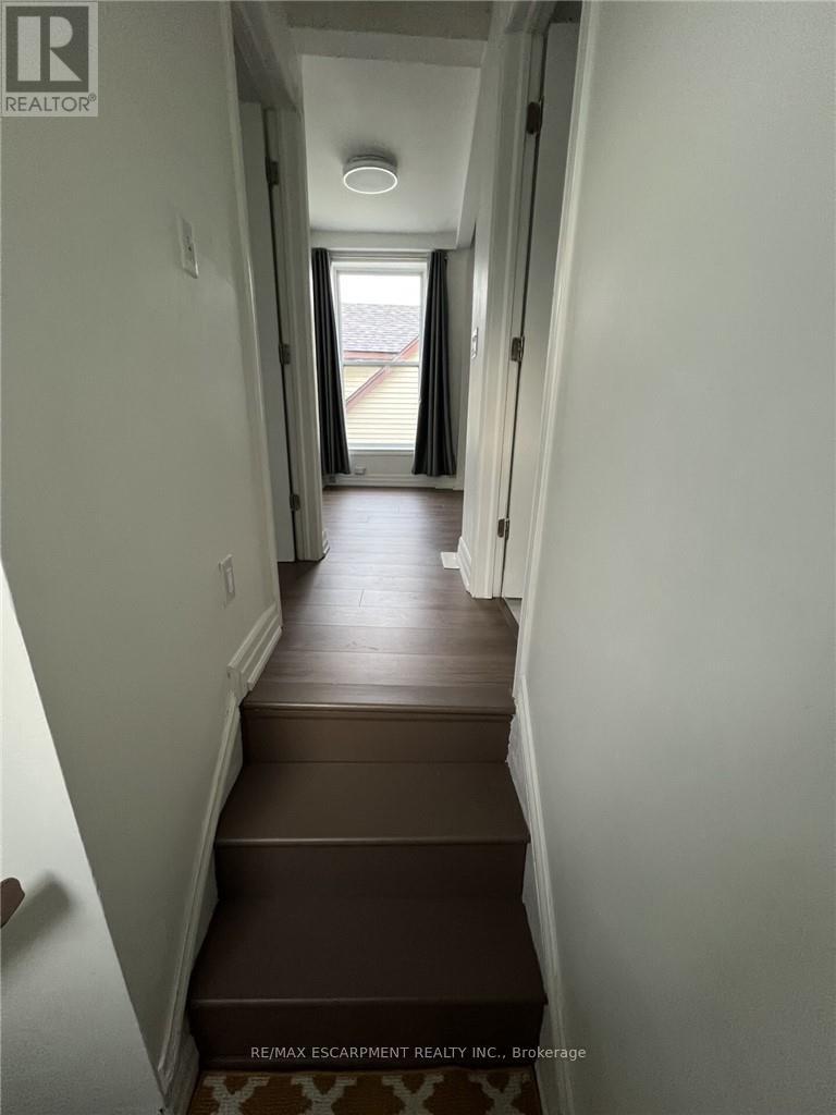 2 bedroom apartment - UPPER - 1164 CANNON STREET E UPPER, Hamilton (Crown Point) 4