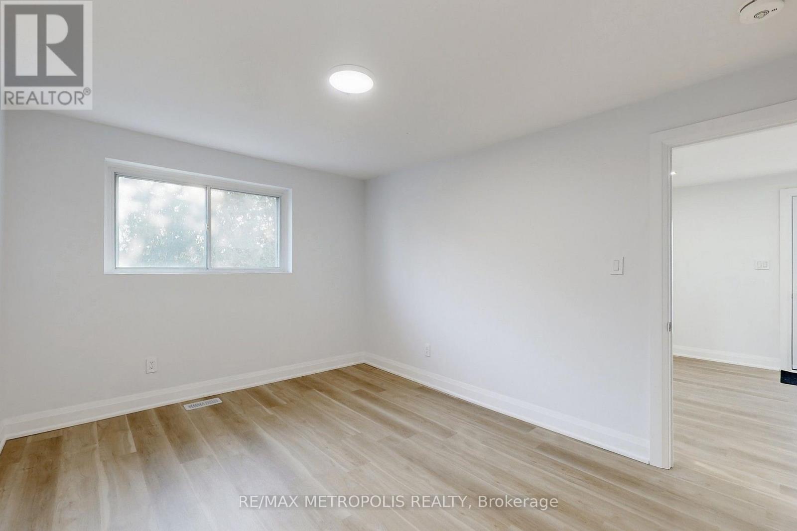 3 bedroom apartment - UPPER - 85 PRIMULA CRESCENT Upper, Toronto (Humber Summit) 4