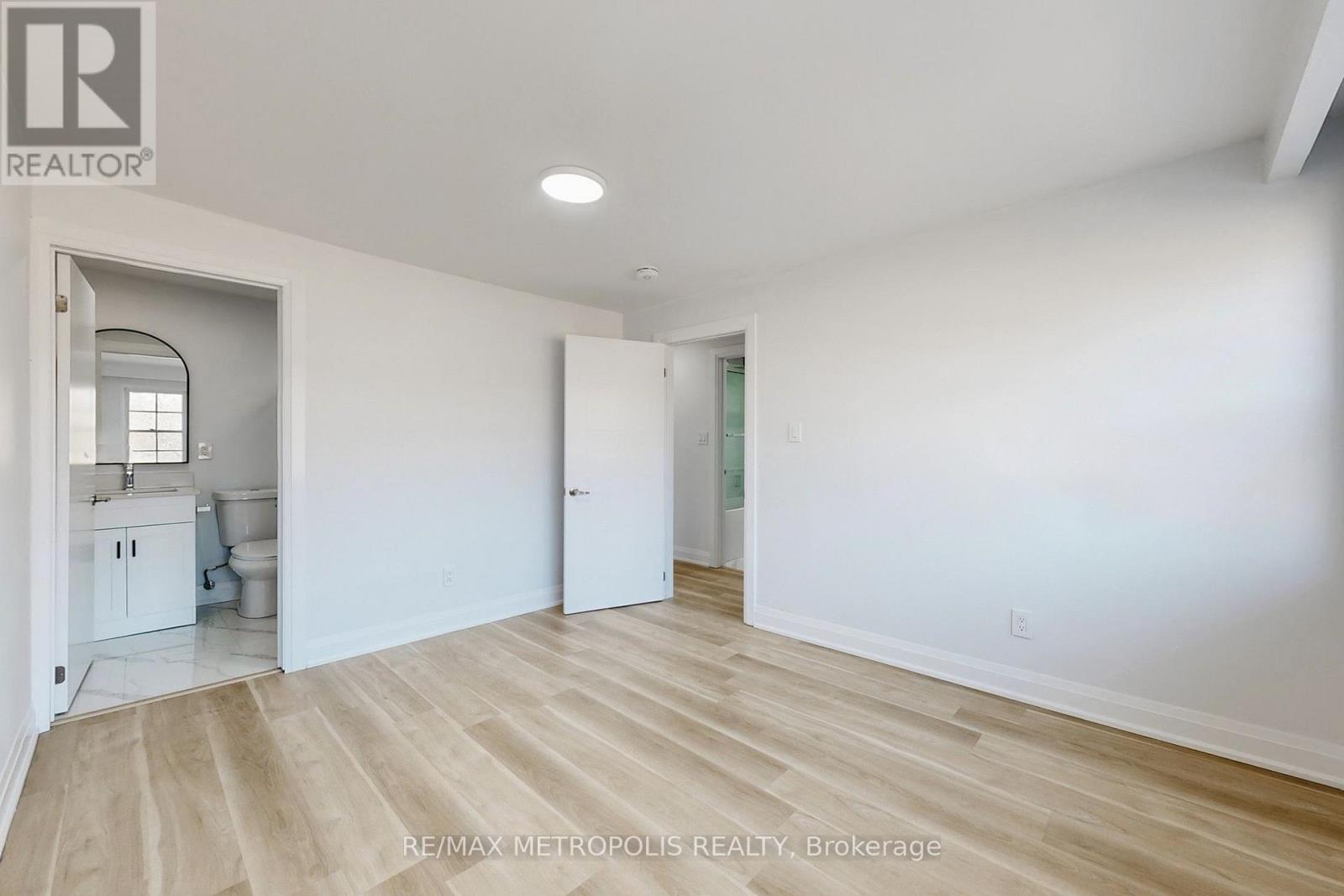 3 bedroom apartment - UPPER - 85 PRIMULA CRESCENT Upper, Toronto (Humber Summit) 2