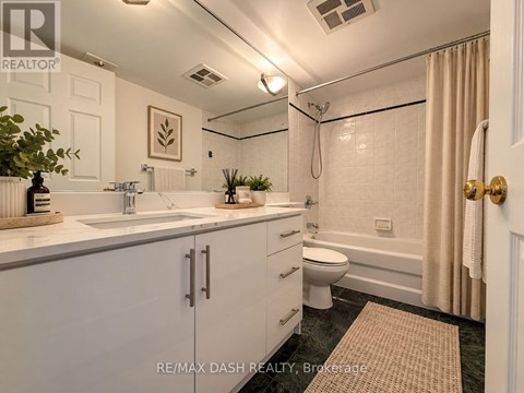 1113 - 109 FRONT STREET E 2 Beds Apartment for Rent