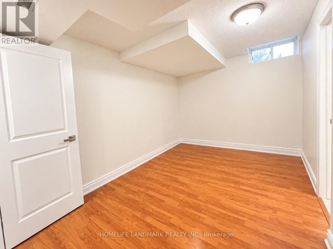 BASEMENT - 17 FERNCLIFFE CRESCENT 2 Beds Apartment for Rent