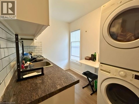 11B WENTWORTH Street N 2 Beds Apartment for Rent