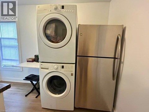 11B WENTWORTH Street N 2 Beds Apartment for Rent