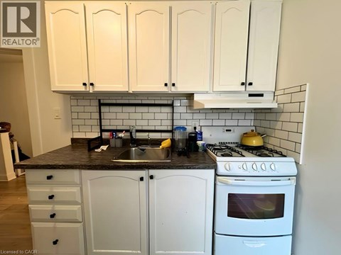11B WENTWORTH Street N 2 Beds Apartment for Rent