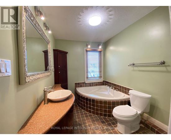 A bathroom with a toilet, sink, and bathtub.