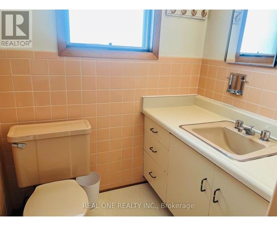 A bathroom with a toilet, sink, and bathtub.