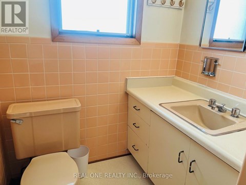 A bathroom with a toilet, sink, and bathtub.