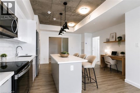 7 ERIE Avenue Unit# 812 2 Beds Apartment for Rent