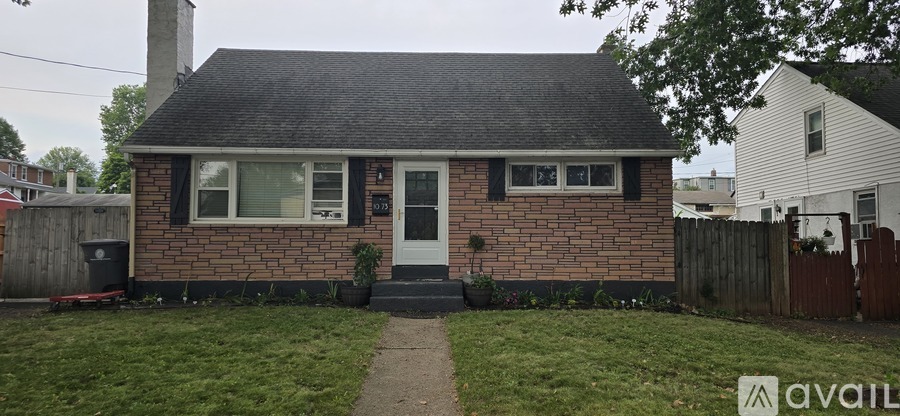 1073 Cherry Street 4 Beds Single Family Home for Rent - Photo gallery 2