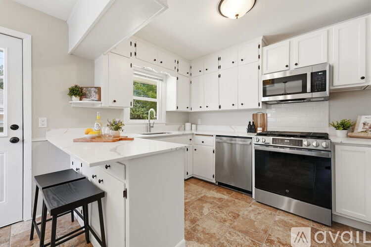 2481 19th Ave 4 Beds Single Family Home for Rent - Photo gallery 3