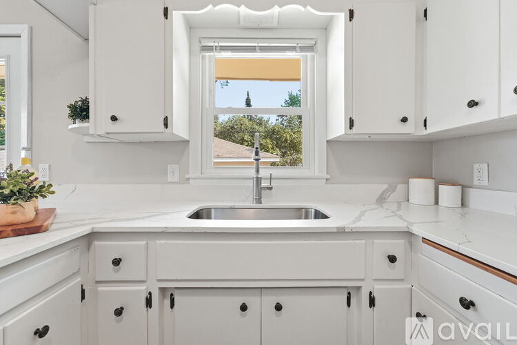 2481 19th Ave 4 Beds Single Family Home for Rent - Photo gallery 4
