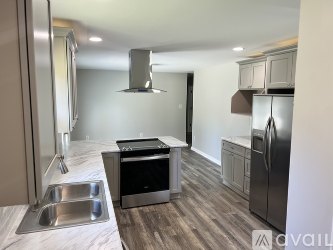 145 West Drive 3 Beds Single Family Home for Rent - Photo gallery 1